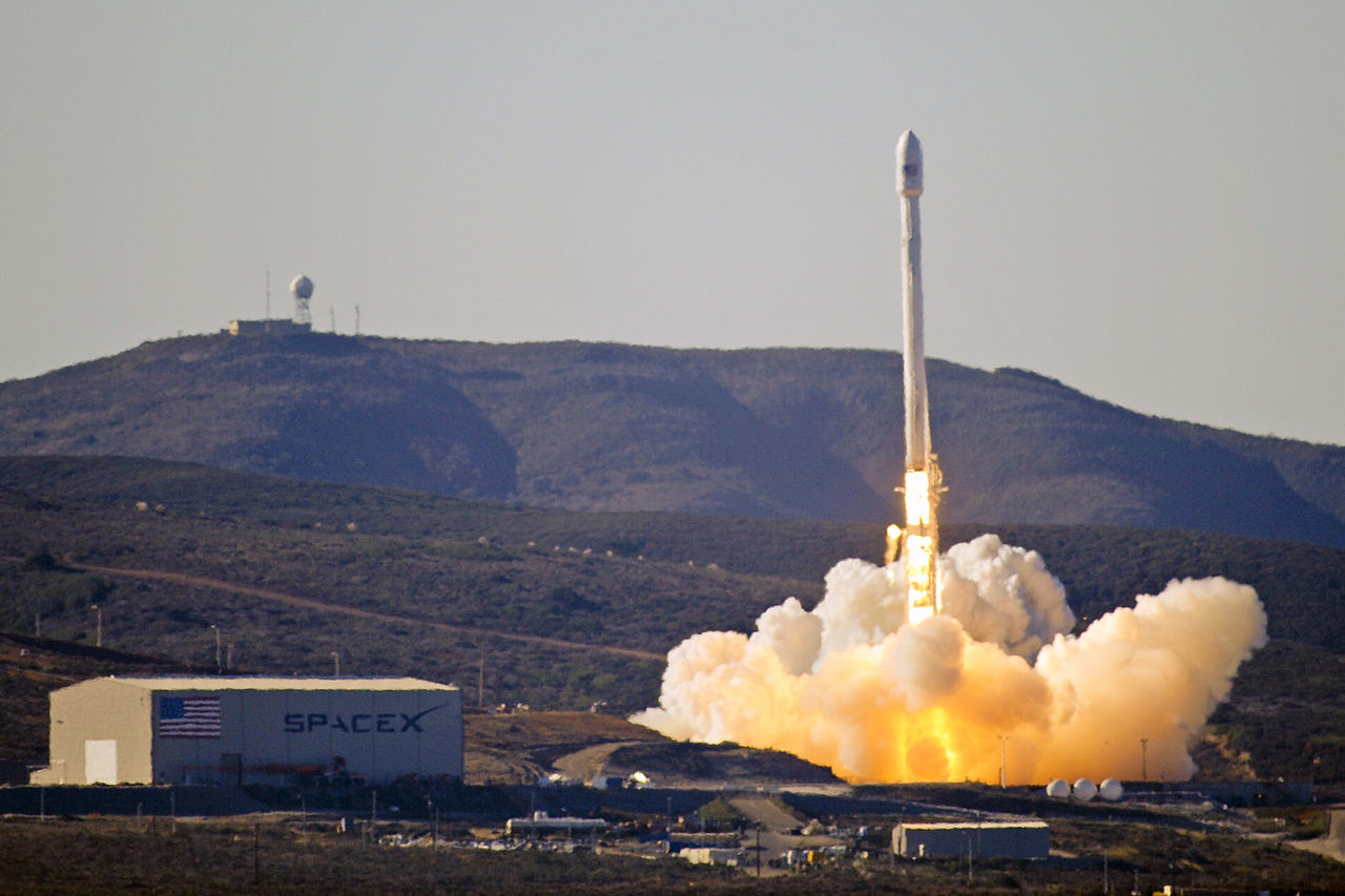 Launch_of_Falcon_9_carrying_CASSIOPE.jpg