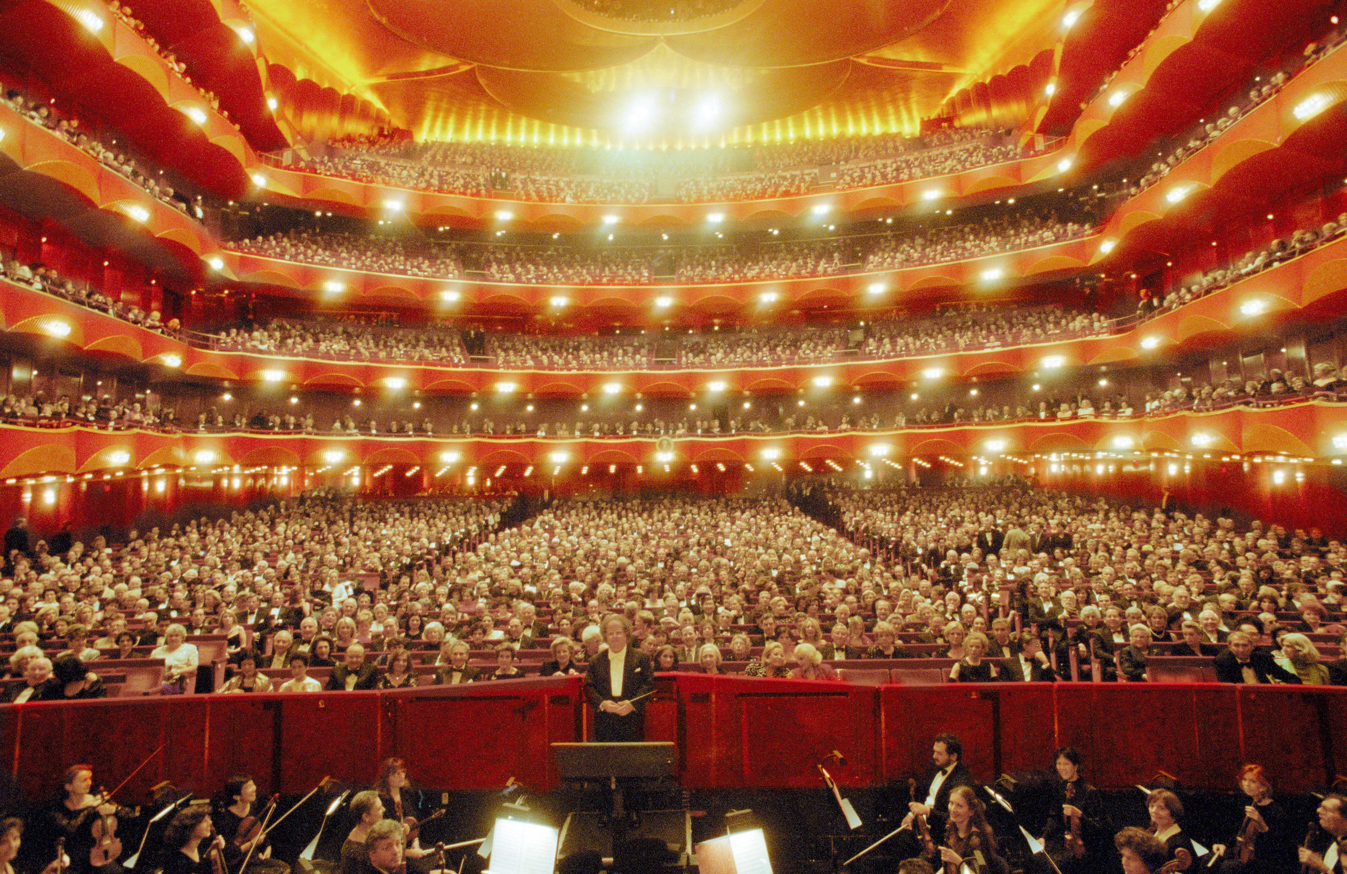 Метрополитен опера в Нью-Йорке зал