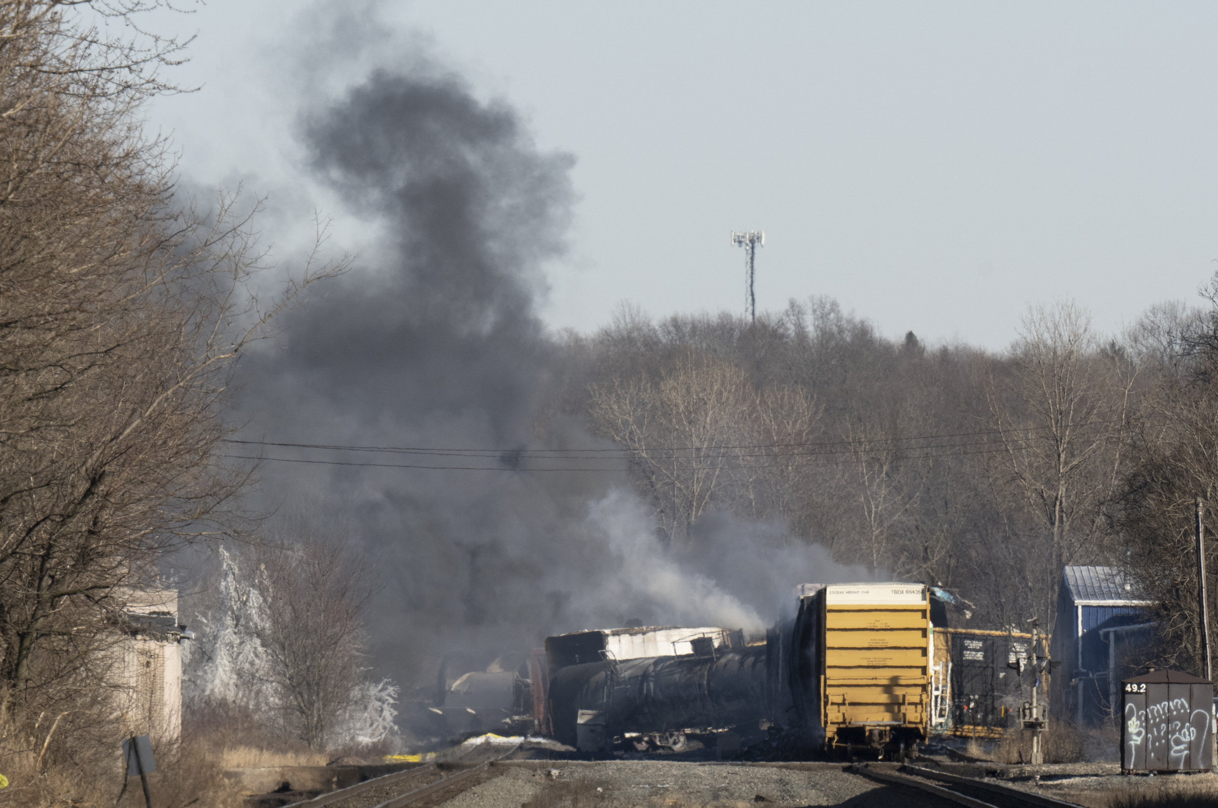 Train Cars Carrying Toxic Chemicals Derail in Ohio | Smart News - Vimarsana News