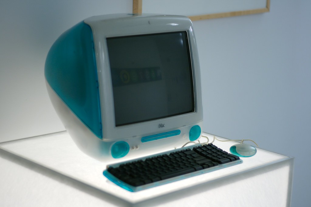 New Polish Museum Bytes Into the History of Apple Products | Smart News - Vimarsana News