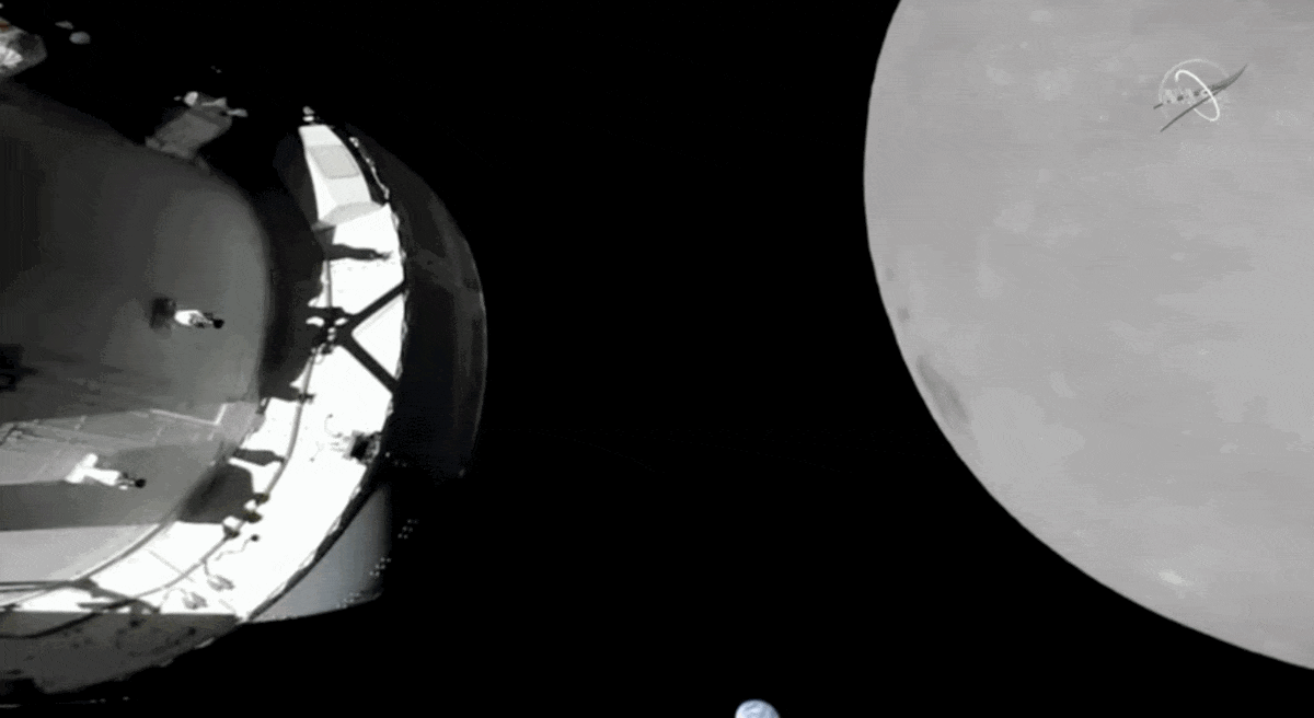 NASA streamed the Orion spacecraft&#39;s approach of the moon Monday morning, with Earth visible in the background.
