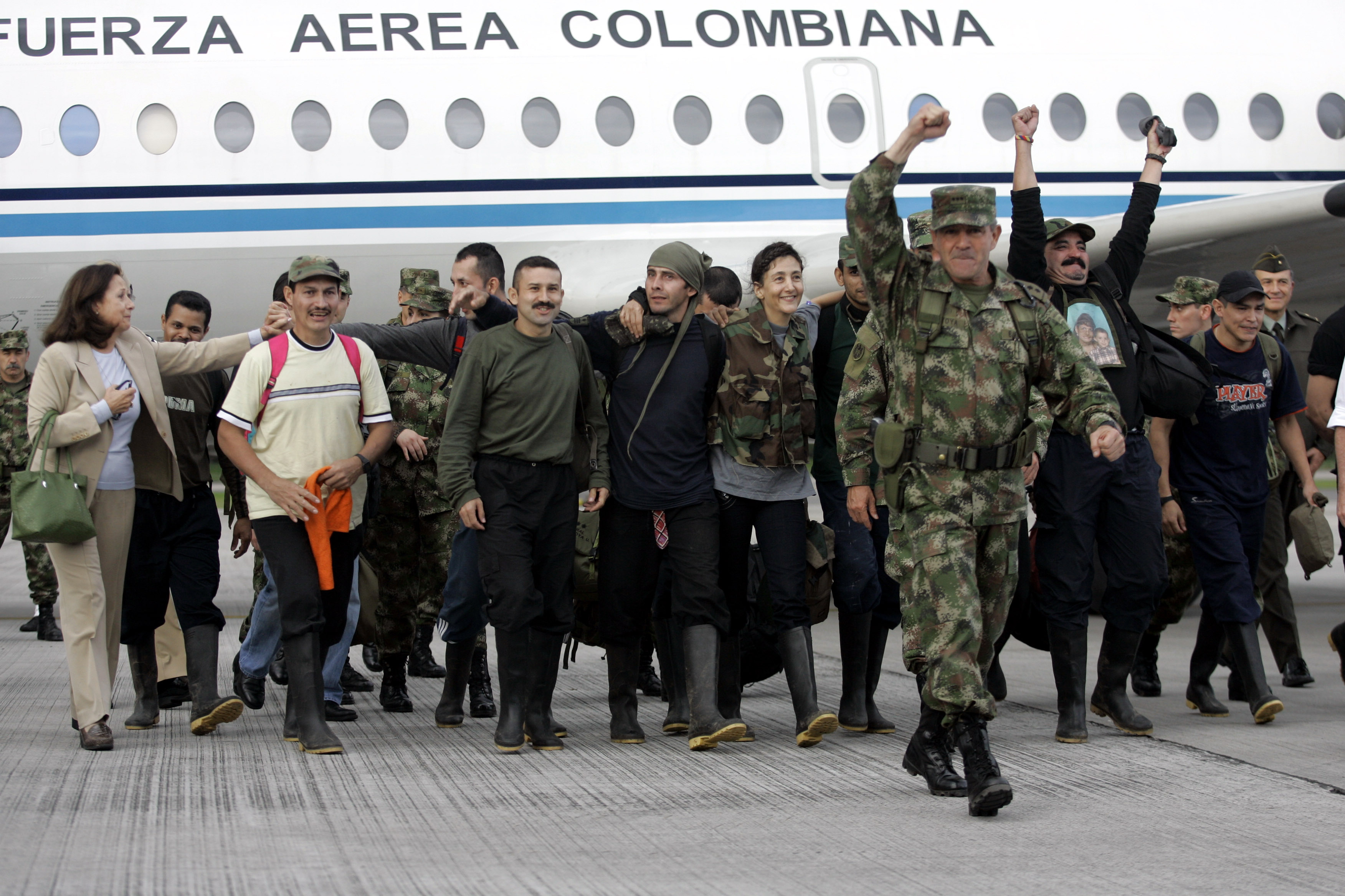 The Daring Rescue Mission That Freed 15 Hostages Held in the Colombian Jungle for Years | History - Vimarsana News