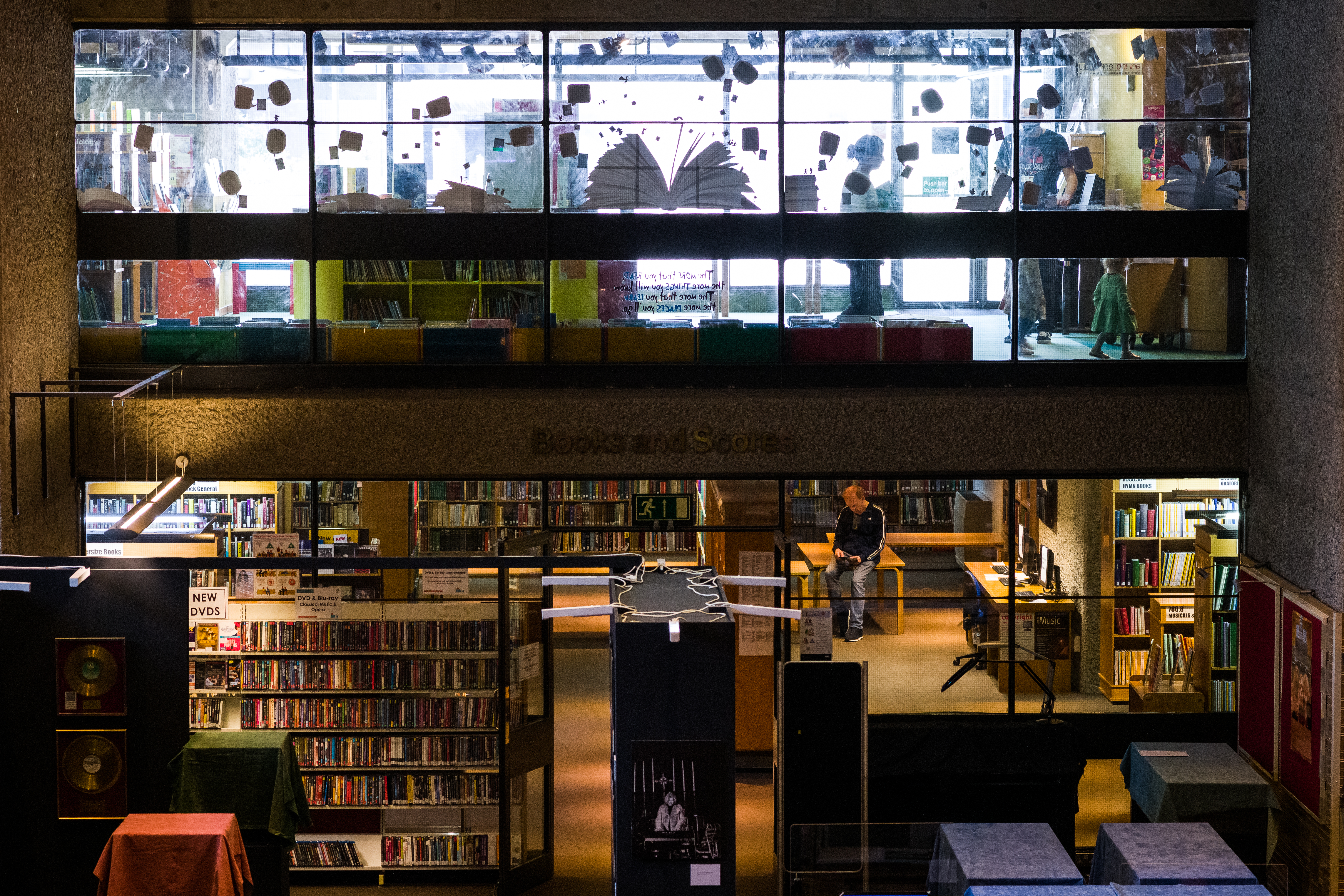 'Warm Banks' at U.K. Libraries Invite Locals to Get Cozy | Smart News - Vimarsana News