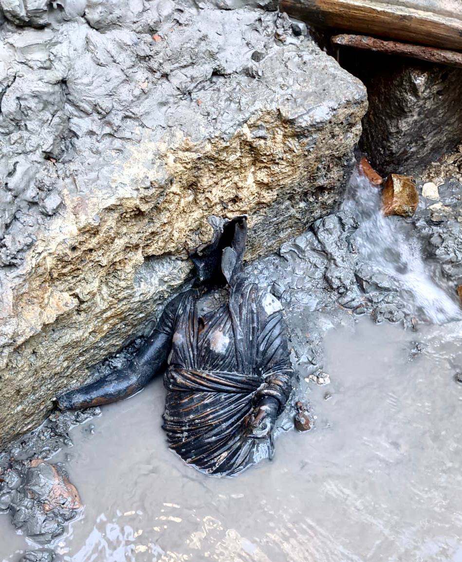 Archaeologists Find 24 Bronze Statues, Preserved in Tuscan Spa for 2,300 Years | Smart News - Vimarsana News