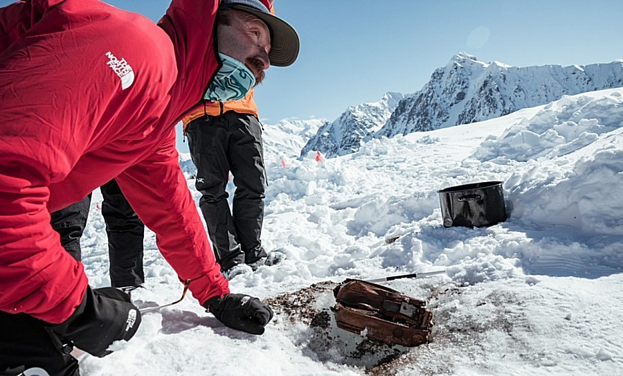Explorers Find Cameras Abandoned by Mountain Climbers in 1937 | Smart News - Vimarsana News
