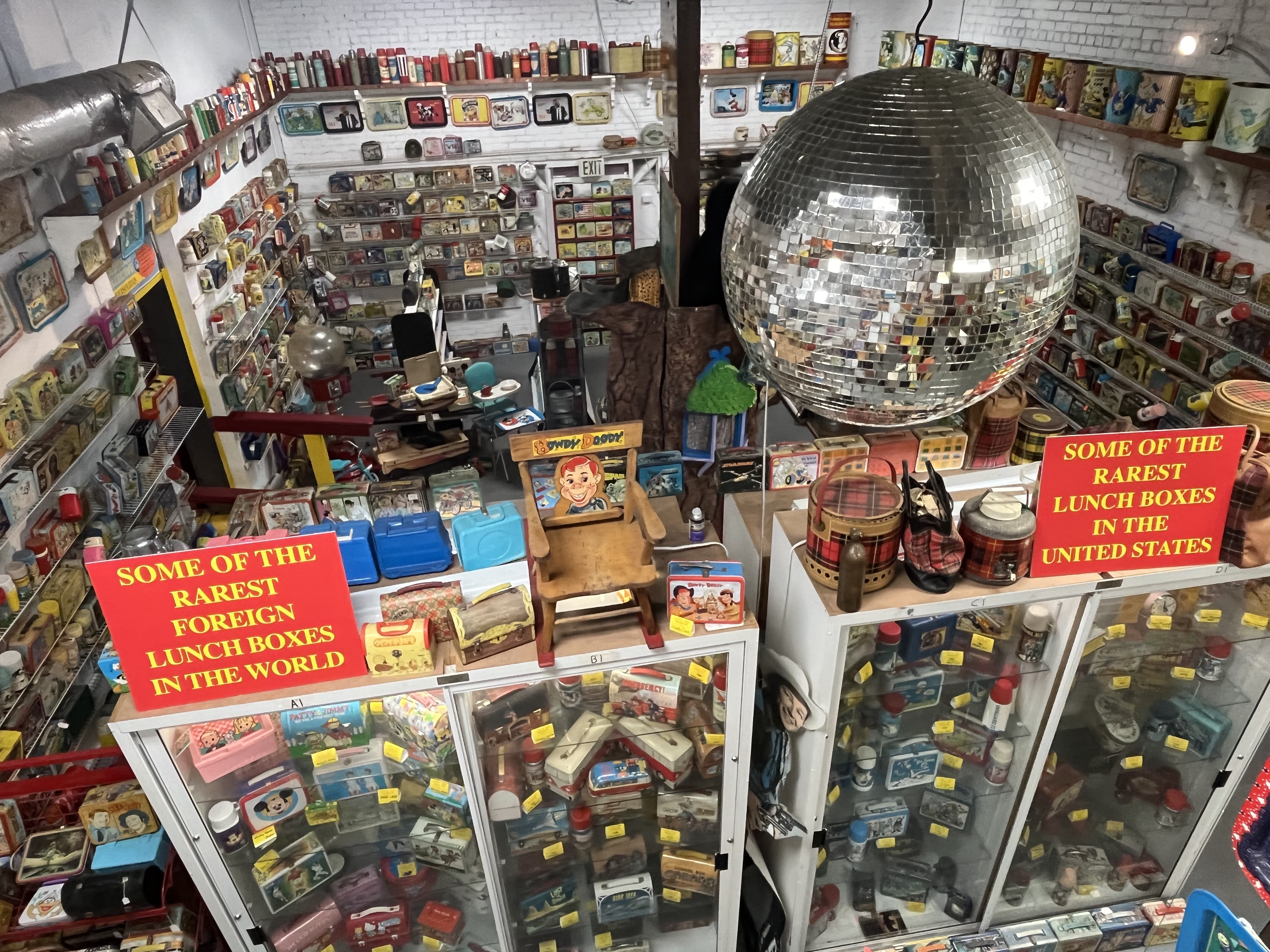 A Nostalgic Trip Awaits at the World's Largest Lunchbox Museum | Travel - Vimarsana News