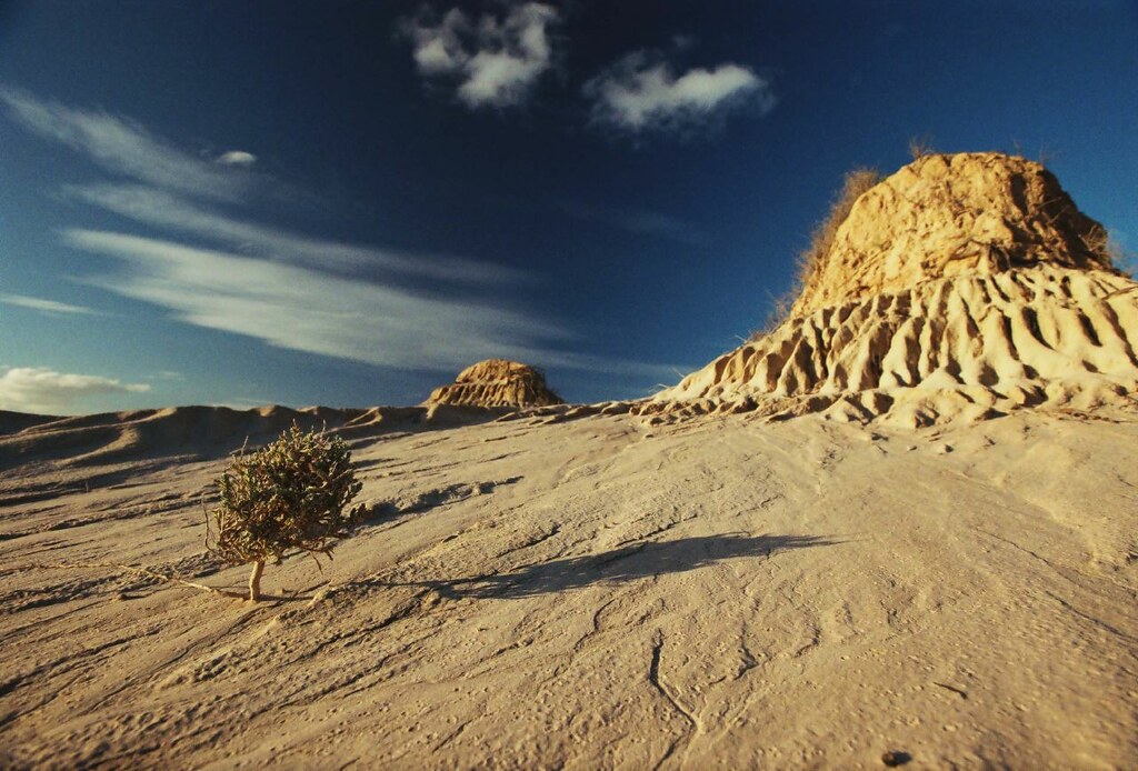 Australia's Oldest-Known Human Remains Will Be Reburied in the Outback | Smart News - Vimarsana News