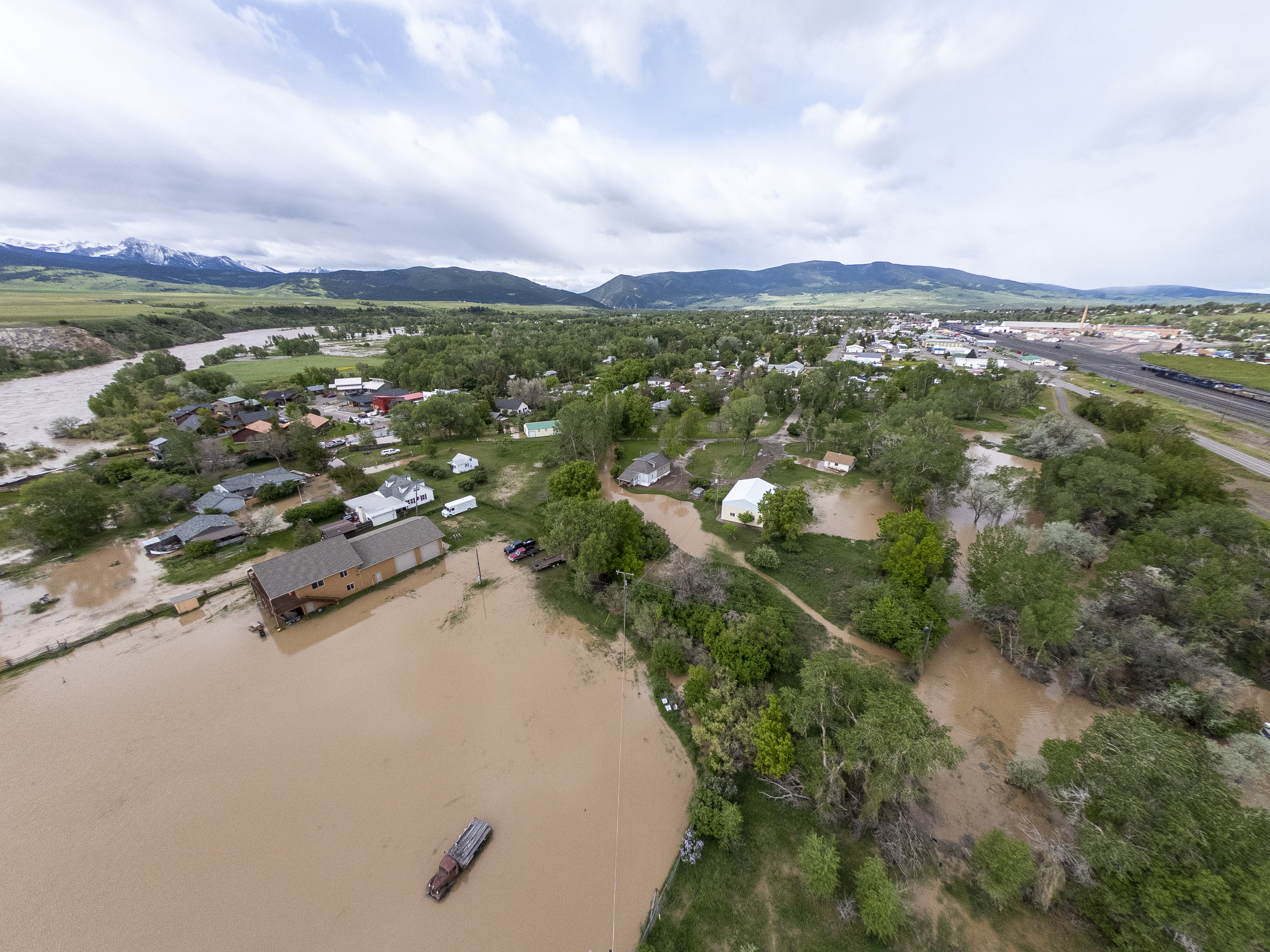 What Extreme Flooding in Yellowstone Means for the National Park's Gateway Towns | History - Vimarsana News