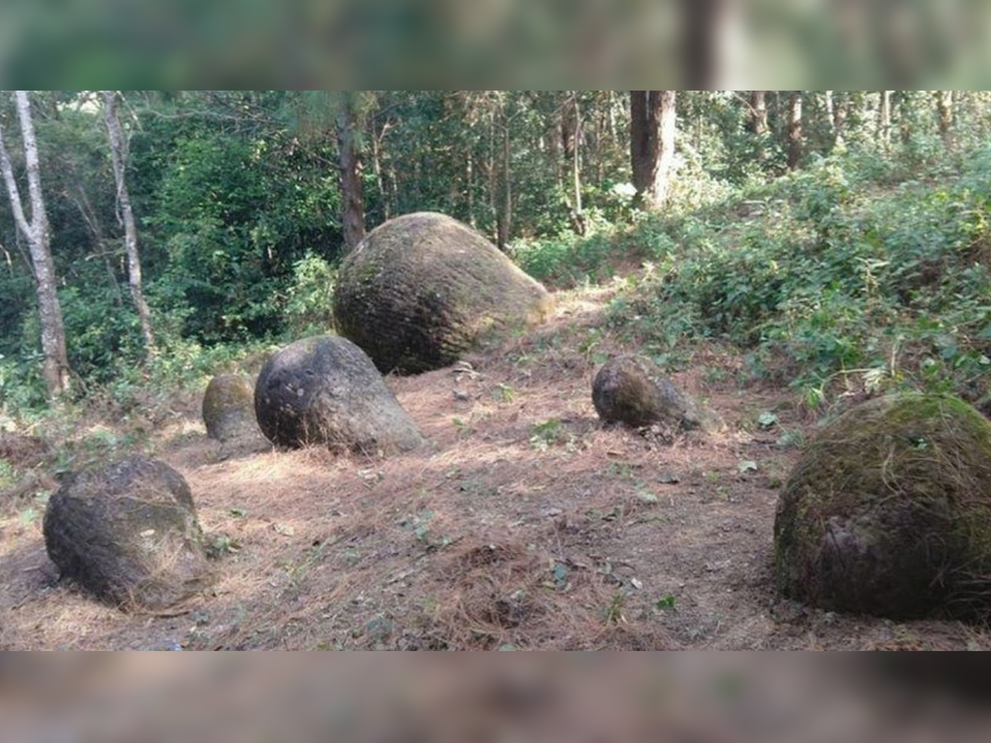 Archaeologists in India Find Dozens of Mysterious Giant Jars | Smart News - Vimarsana News