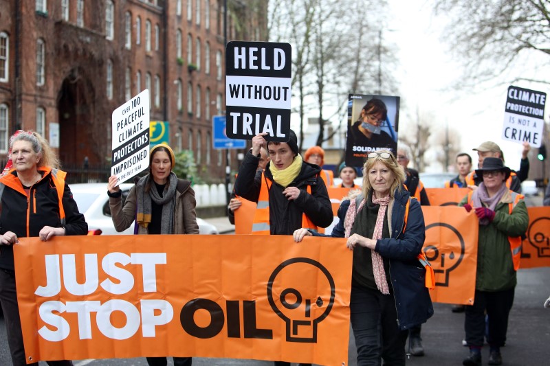 In Landmark Pledge, British Lawyers Say They Won't Act in the Interest of Fossil Fuels | Smart News - Vimarsana News
