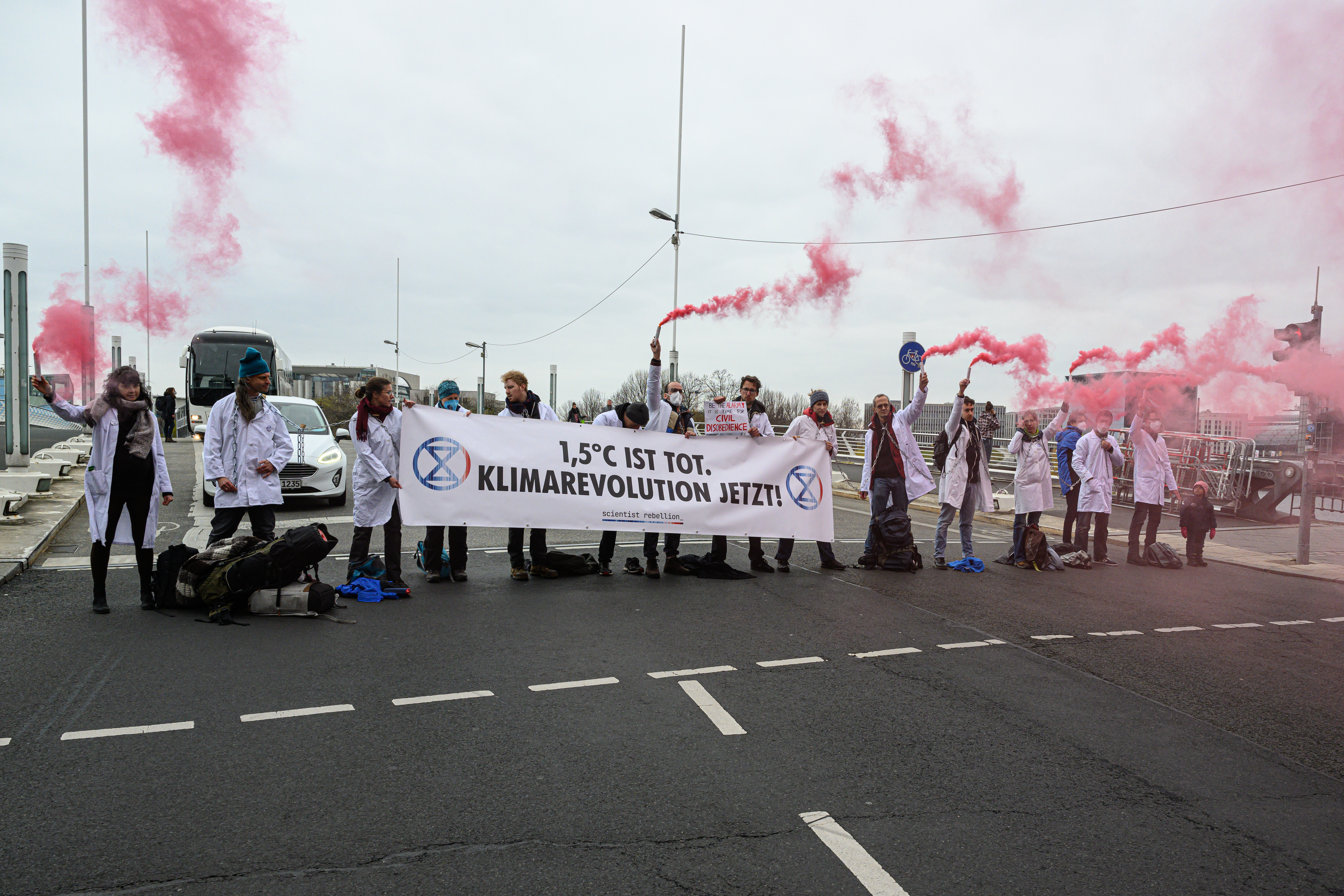 Scientists Stage Worldwide Climate Change Protests After IPCC Report | Smart News - Vimarsana News
