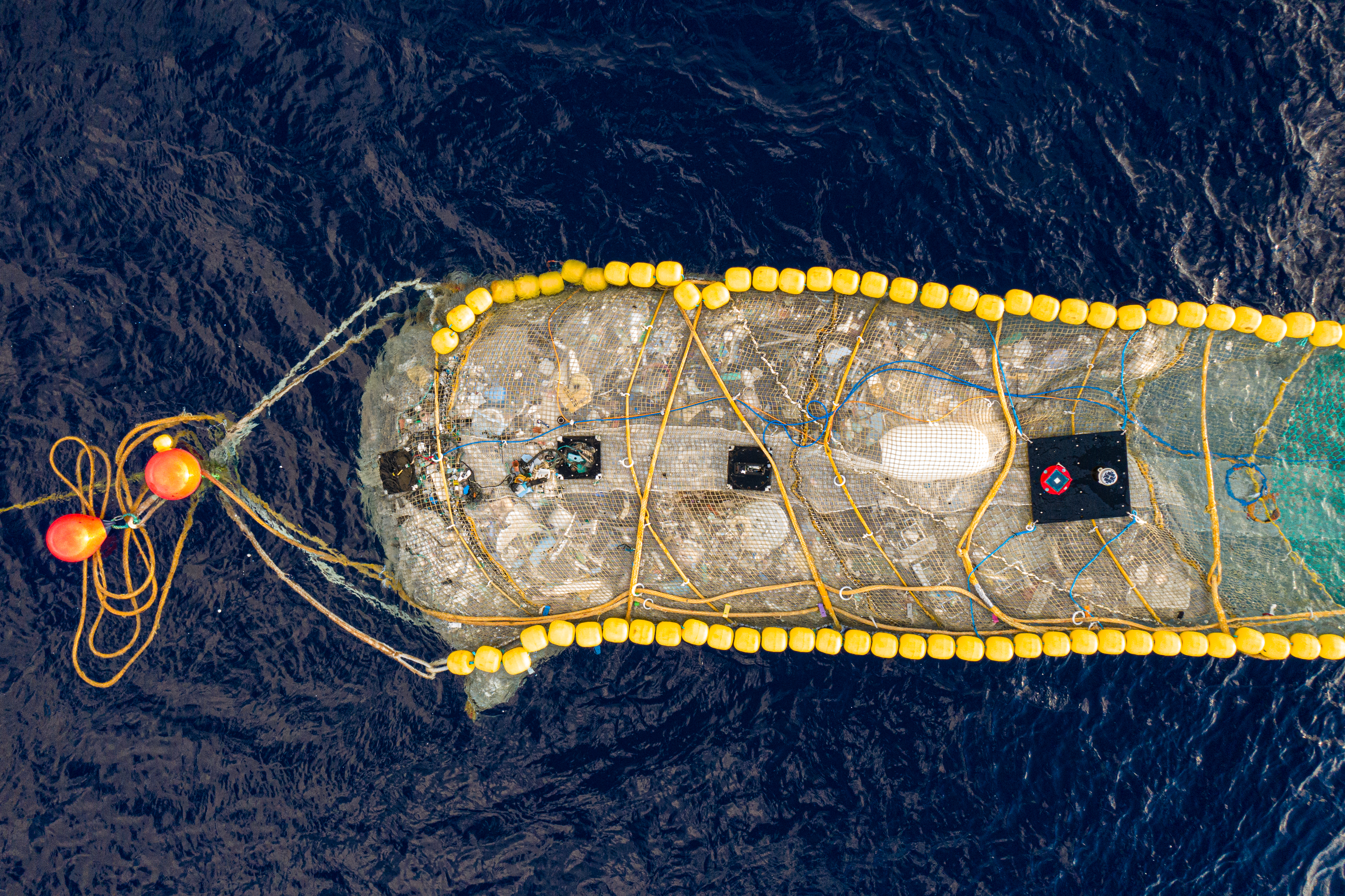 This New Installation Pulled 20,000 Pounds of Plastic From the Great Pacific Garbage Patch | Smart News - Vimarsana News