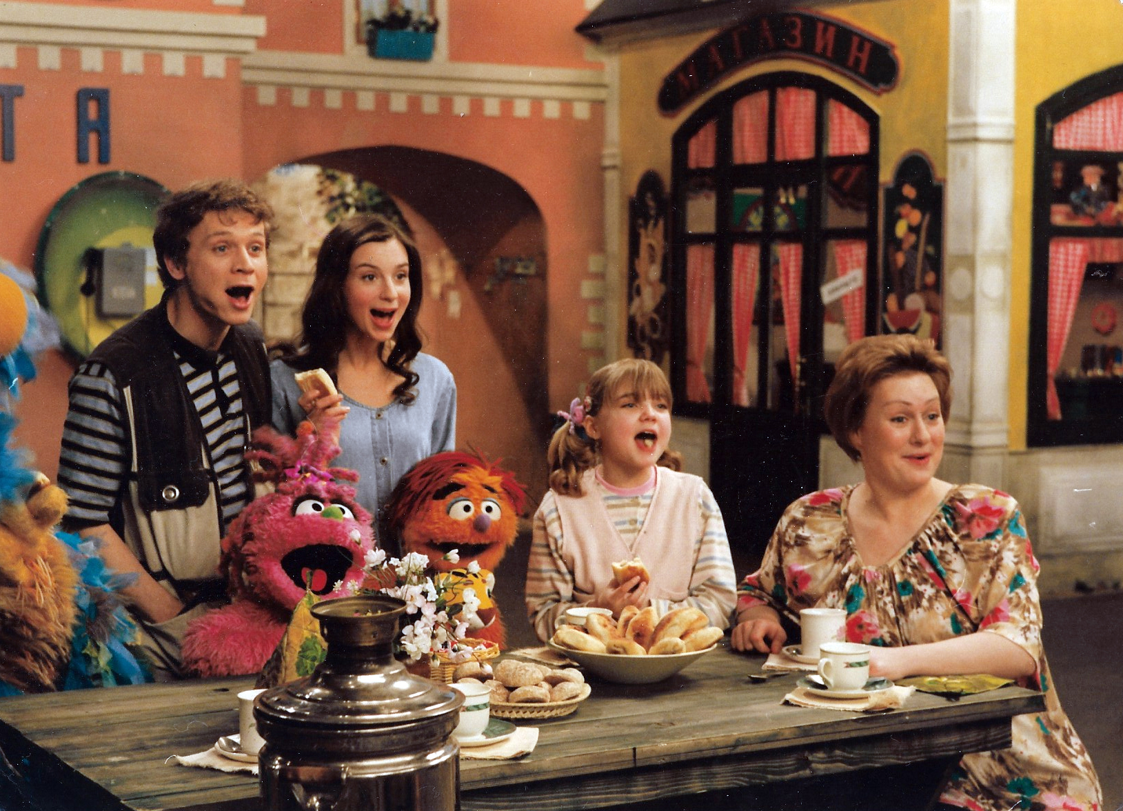 The Story of 'Ulitsa Sezam,' the Russian Version of 'Sesame Street' | History - Vimarsana News