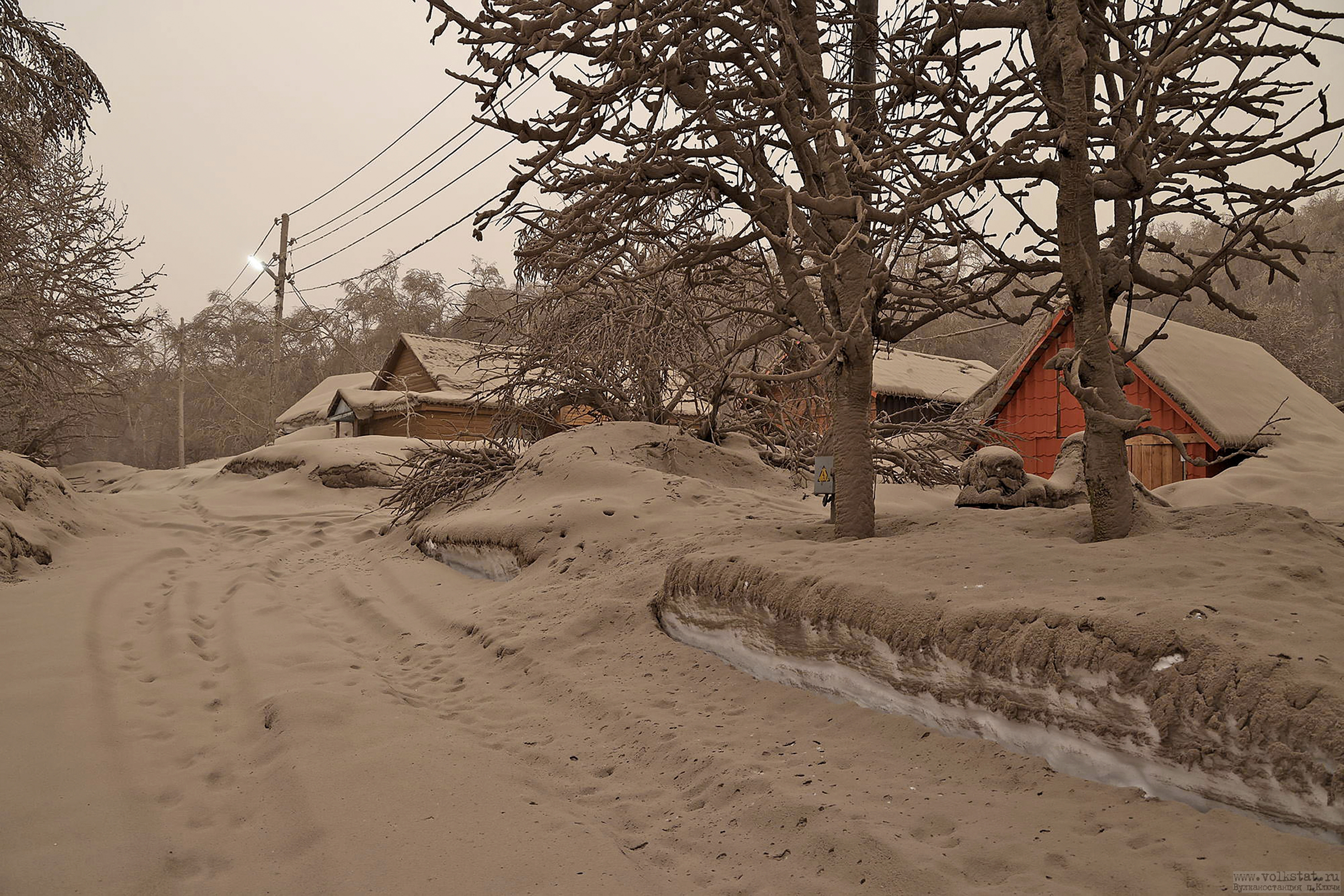 Volcanic Eruption Spews Ash 12 Miles Into the Air in Russia | Smart News - Vimarsana News