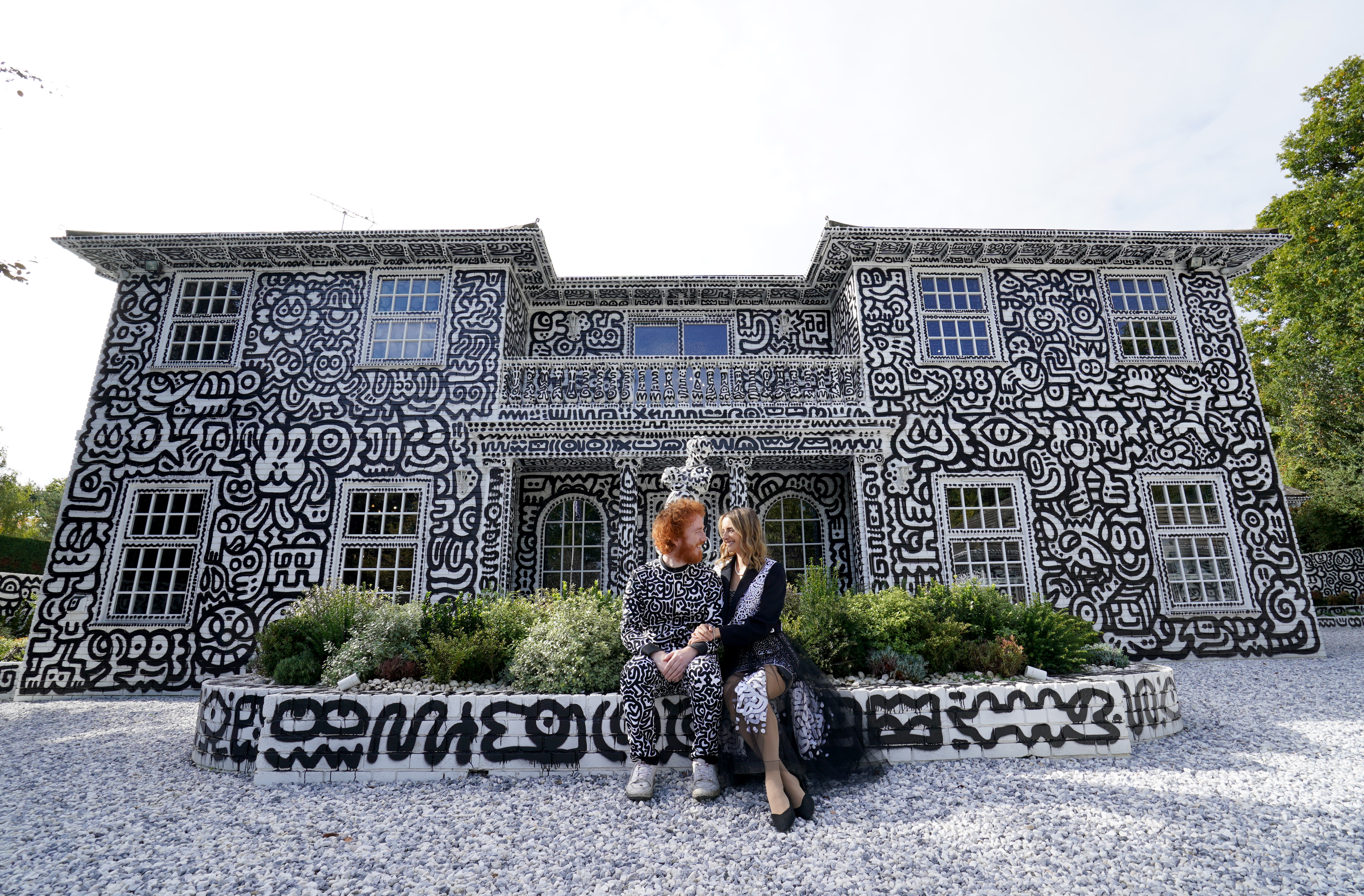 This Artist Spent Two Years Covering His Mansion in Doodles | Smart News - Vimarsana News