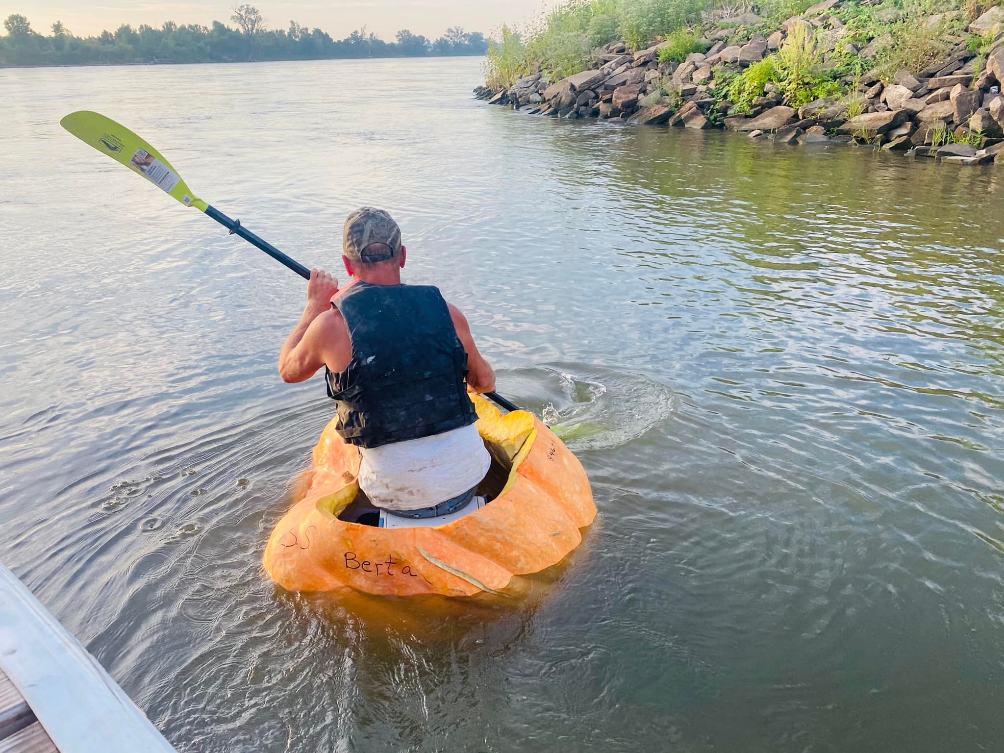 Nebraska Man Makes World's Longest Journey by Pumpkin Boat | Smart News - Vimarsana News