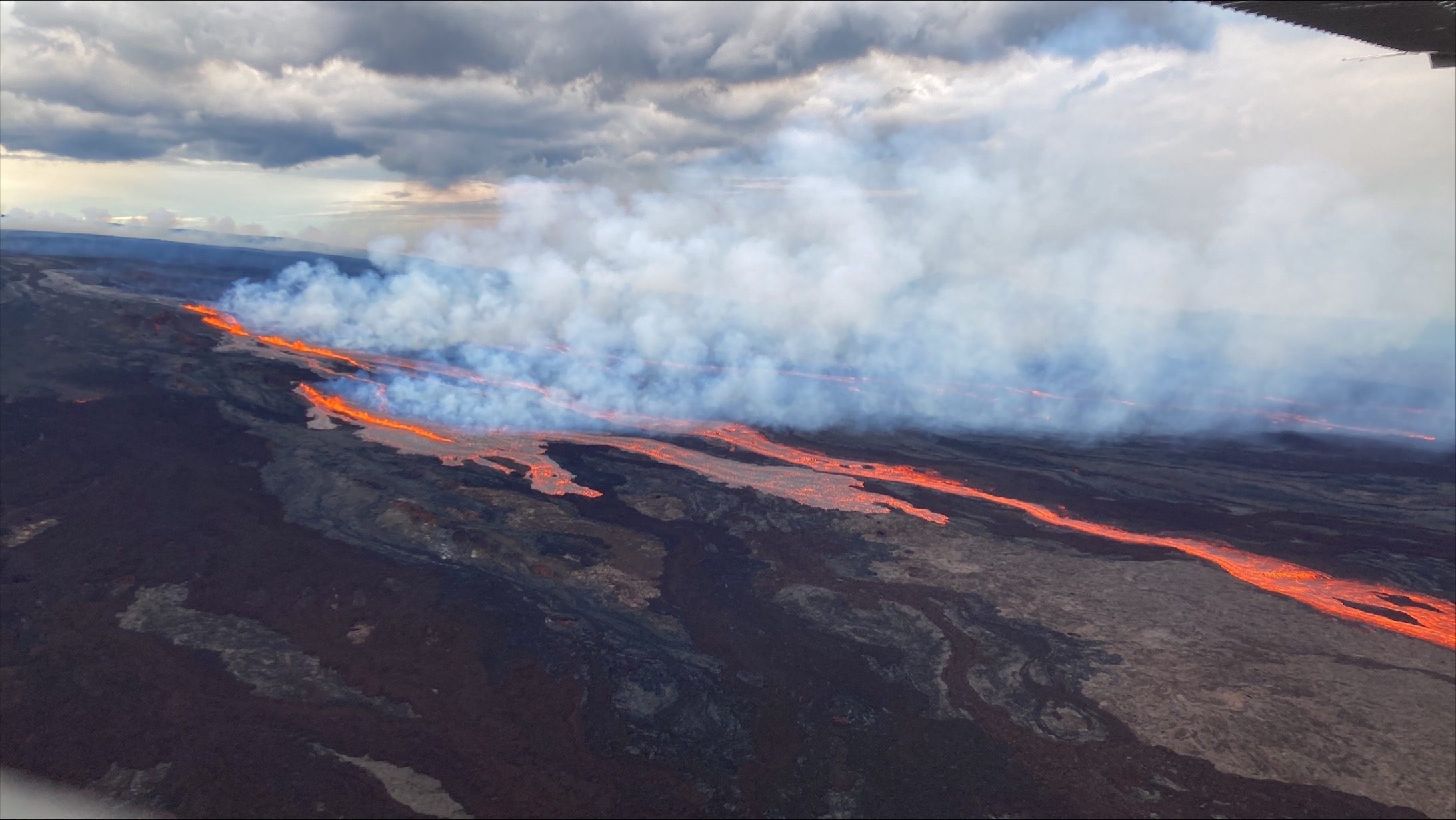 Hawaii's Mauna Loa Volcano Erupts for the First Time Since 1984 | Smart News - Vimarsana News