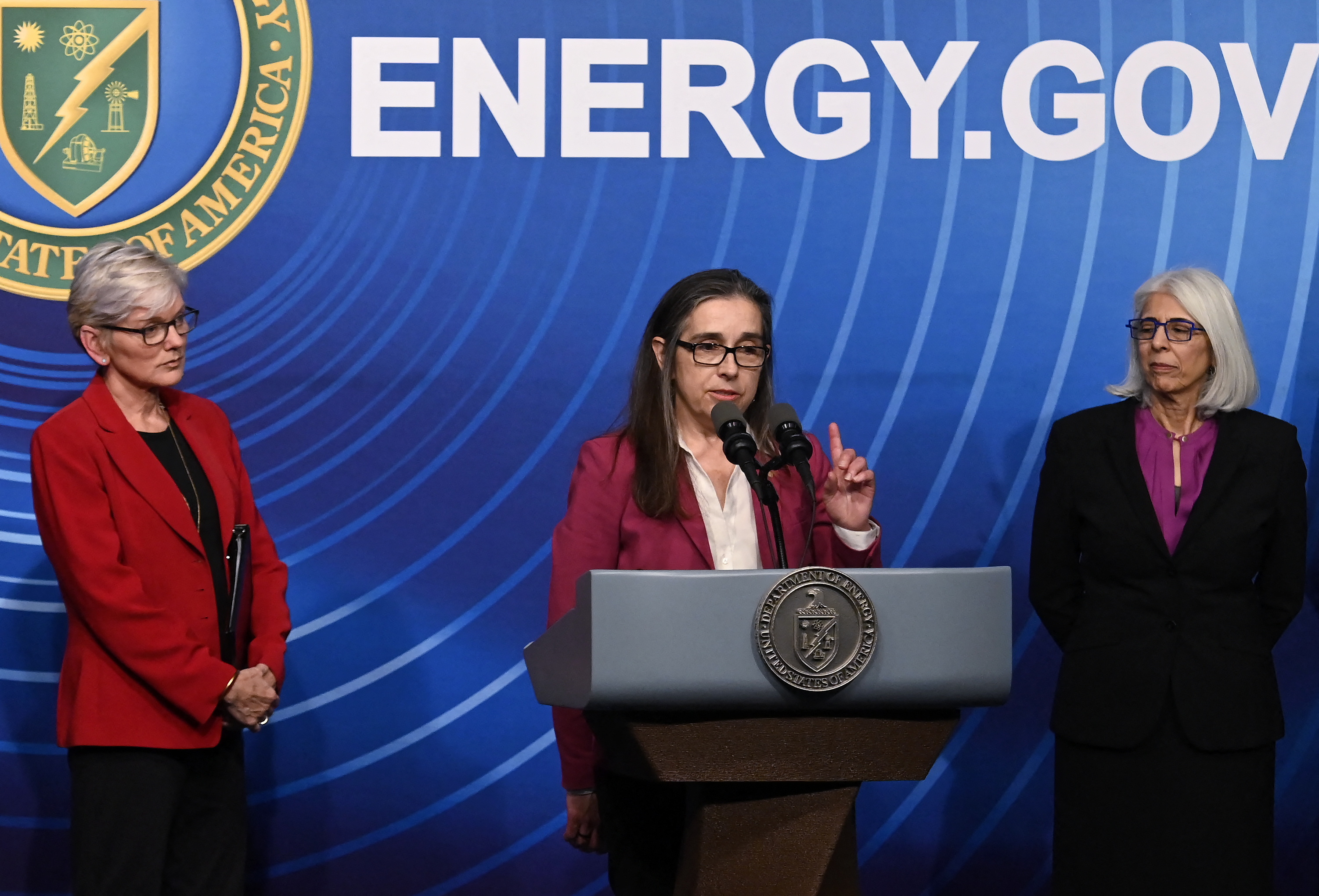Fusion Breakthrough Raises Hopes for Clean Energy | Smart News - Vimarsana News