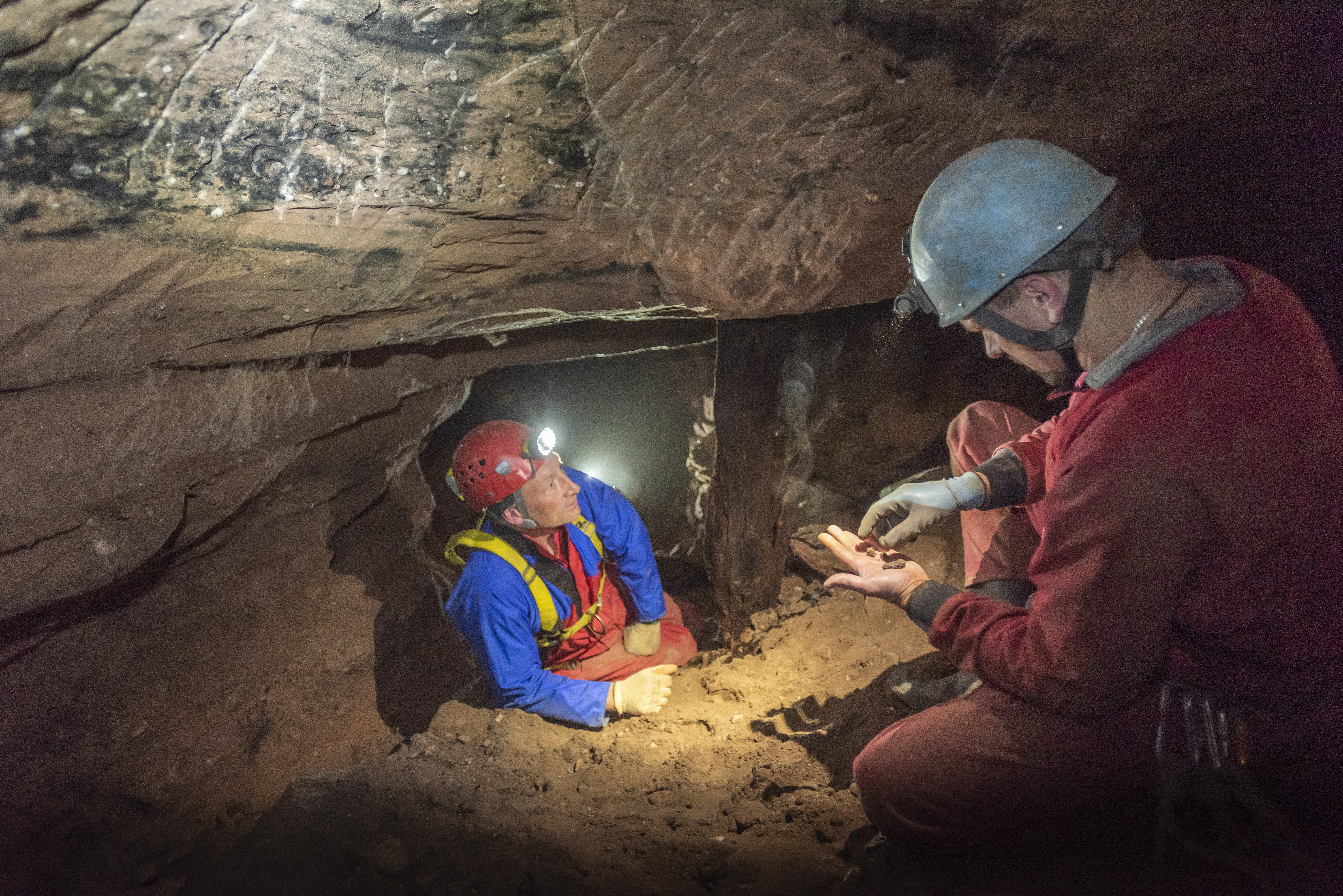 Cavers Discover 200-Year Old Mine, Untouched Since the Moment It Was Abandoned | Smart News - Vimarsana News