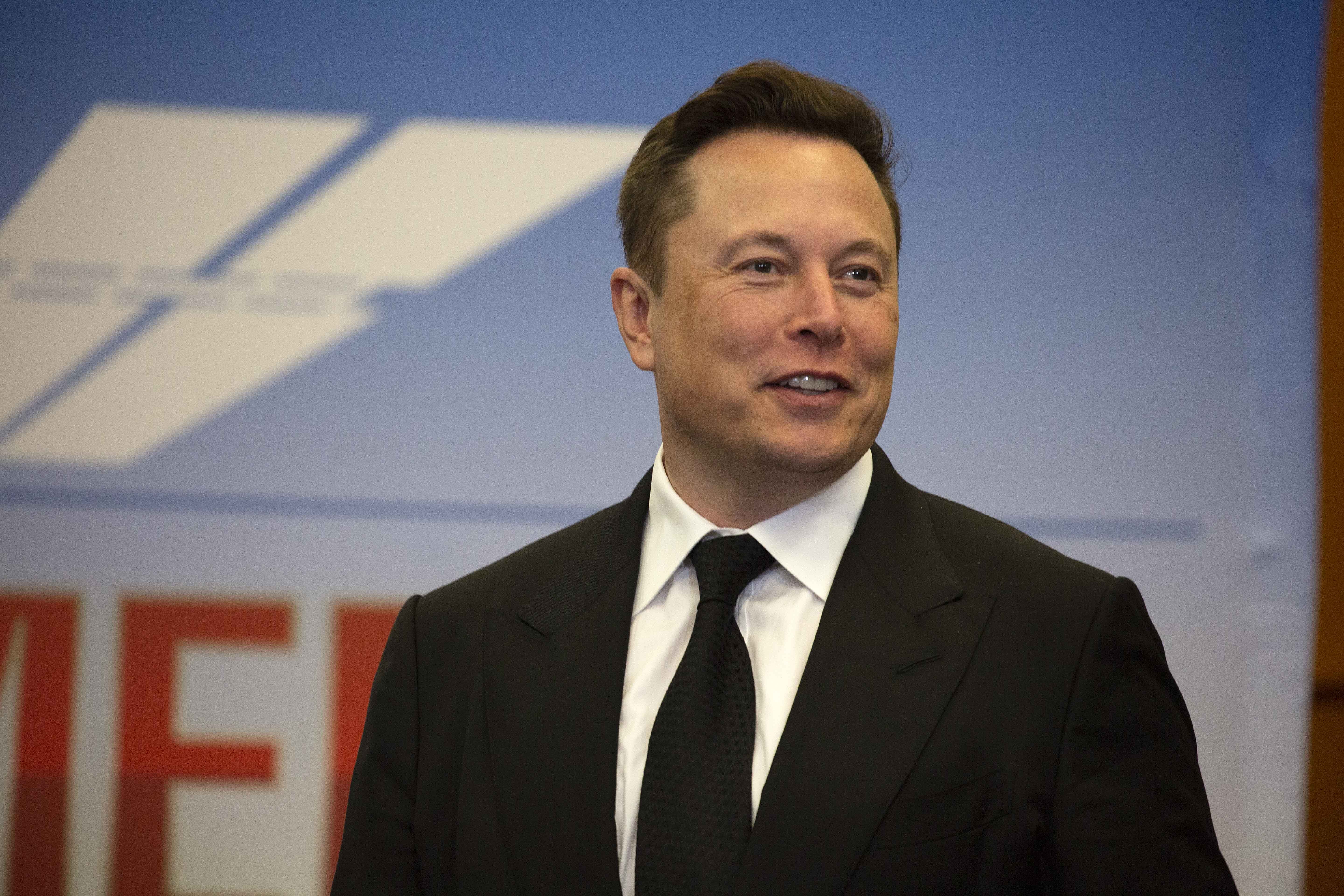 Elon Musk Wants to Test Brain Implants in People | Smart News - Vimarsana News