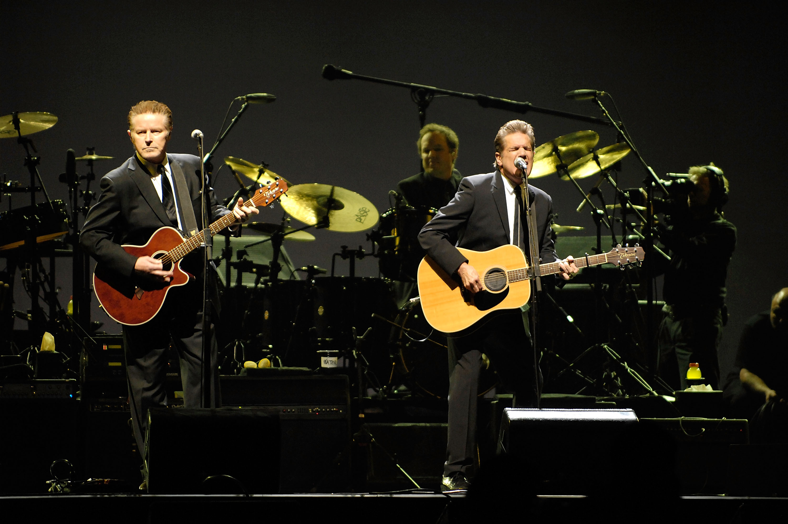 Three Men Charged for Trying to Sell Stolen 'Hotel California' Notes and Lyrics | Smart News - Vimarsana News